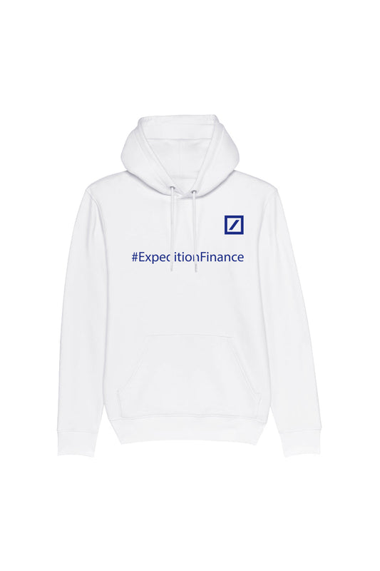 Weißer Kapuzenpullover mit Kängurutasche, Zugkordeln und dunkelblauem Frontprint. Der Aufdruck besteht aus dem Logo der Deutschen Bank und dem Hashtag „#ExpeditionFinance“ auf der Brust.